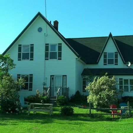 Lovely Green Gable Home Miscouche Esterno foto