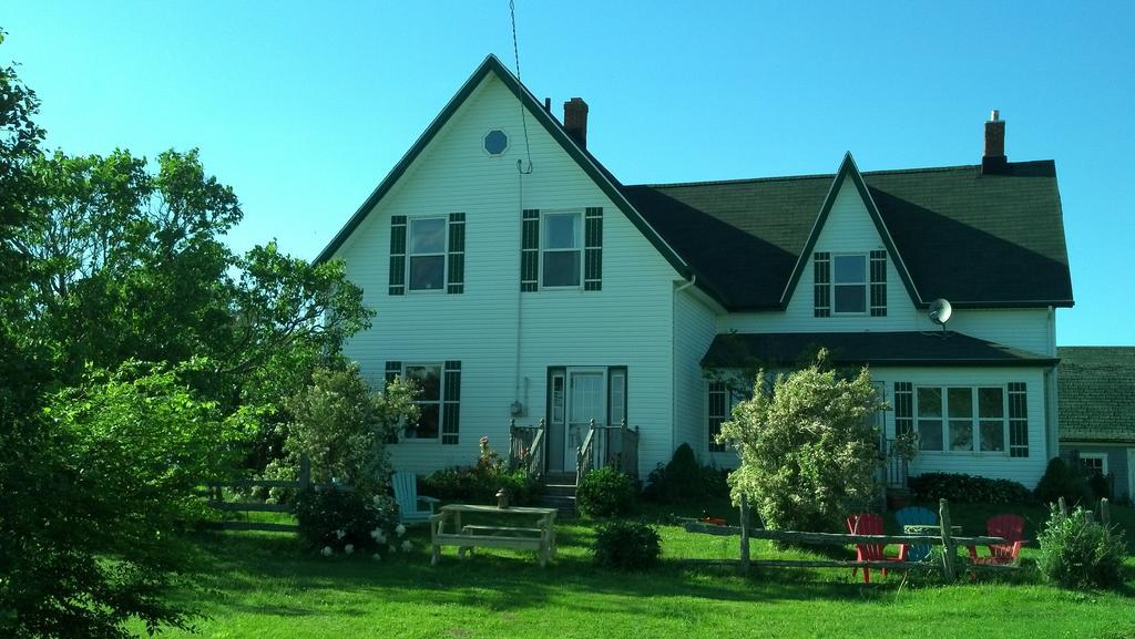 Lovely Green Gable Home Miscouche Esterno foto